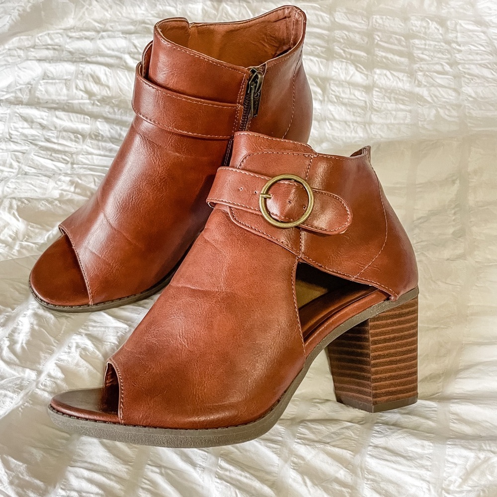 Additionelle Wide Open-toe Bootie - Size 7W